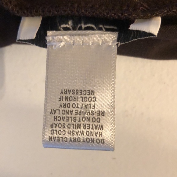 Gorgeous Cache top - Picture 7 of 7